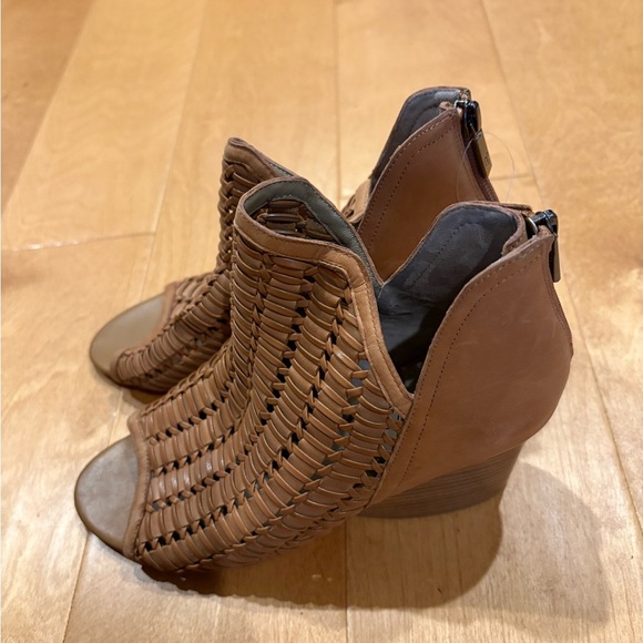 DONALD J PLINER
Jacqi Woven Leather Wedge Heel booties sandals leather tan 8 - Picture 4 of 7